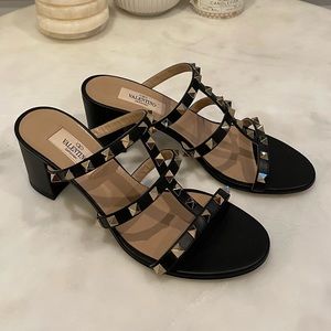 Valentino Garavani ROCKSTUD CALFSKIN LEATHER SLIDE SANDAL 60 MM in Black.